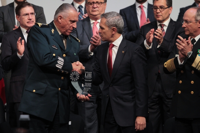 Soldados estarán cerca de la ciudadanía, con marco jurídico o sin él: Cienfuegos