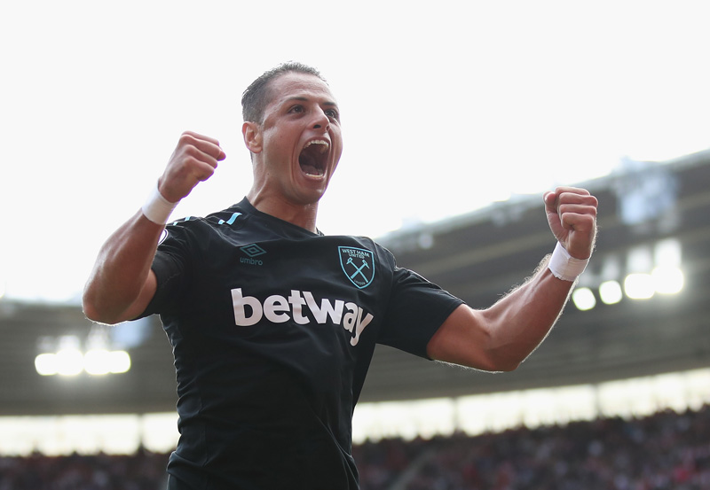 “Chicharito” Hernández hace doblete con West Ham, pero sufre su segunda derrota