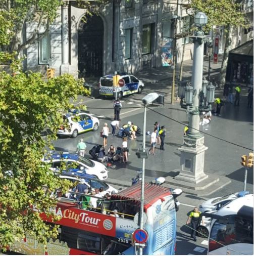 Atropella camioneta a varias personas en Barcelona