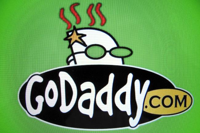 Cancelan sitio neonazi en Internet tras ataque mortal a una mujer