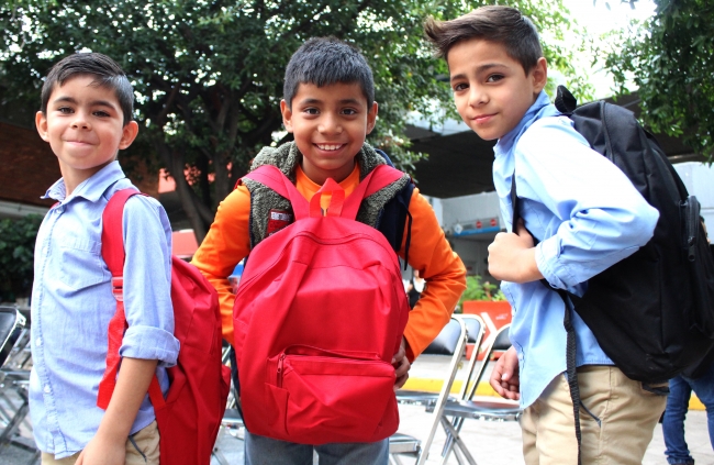 Advierten sobre afectaciones a salud de niños por peso excesivo de mochilas