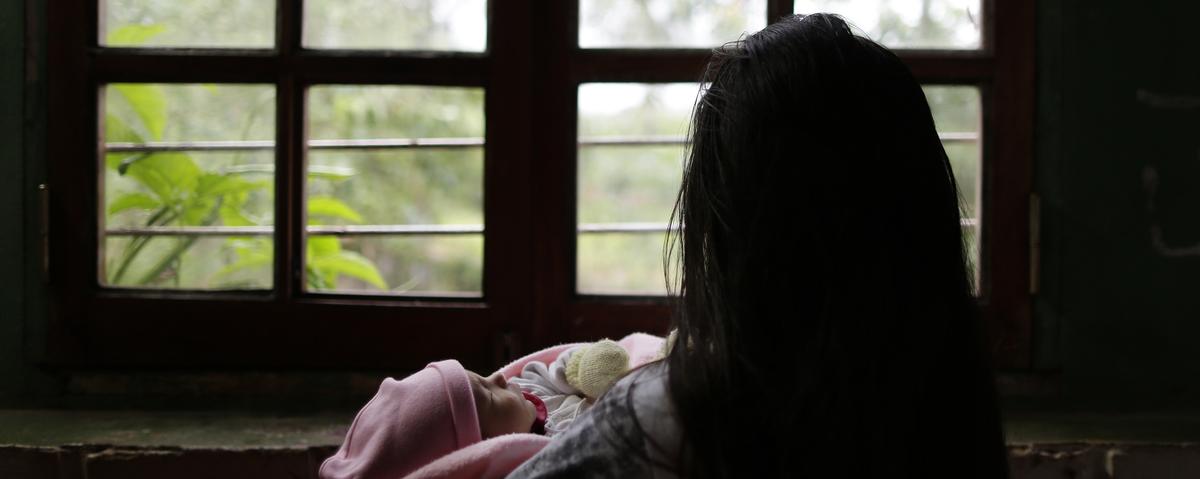 Niña de 10 años que fue violada da a luz tras no poder abortar