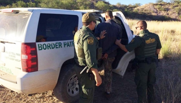 Rescatan a 4 niños y un adulto en desierto de Arizona