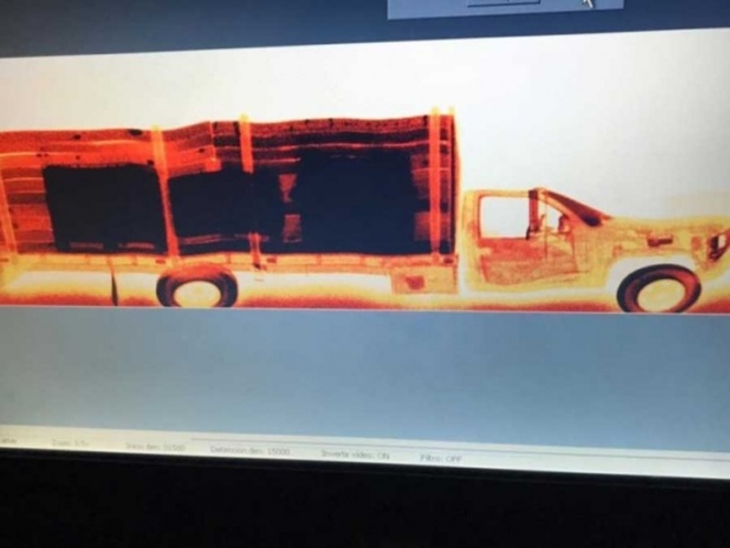 Escanea PF camioneta y decomisa 5 mil litros de huachicol