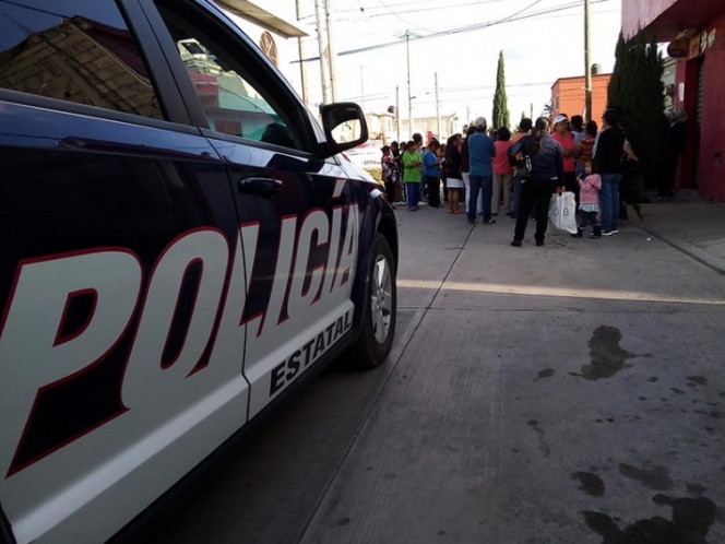 Madre salva a su hijo ladrón de ser linchado