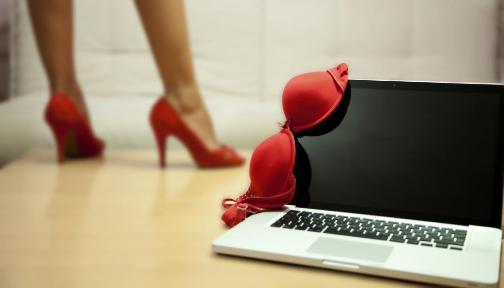 Madres solteras ofrecen sexo en redes sociales a cambio de un sueldo semanal