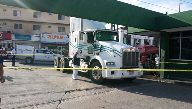 Asesinan a menor en asalto a un tráiler