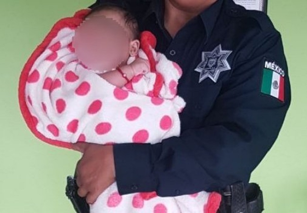 Encuentran a bebé abandonada en interior de taxi