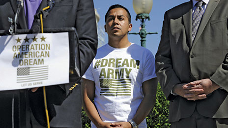 Cerca de 900 “dreamers” sirven en las fuerzas armadas de EUA