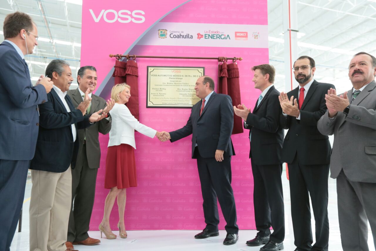 Da Rubén bienvenida a Voss Automotive México