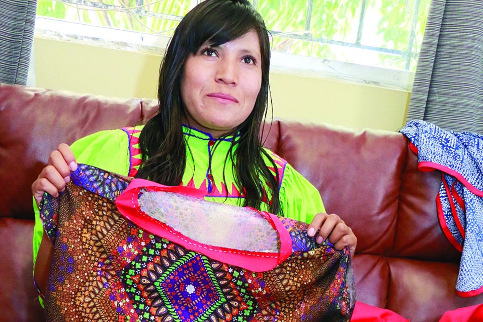 Mujeres rarámuris conquistan el mundo de la moda