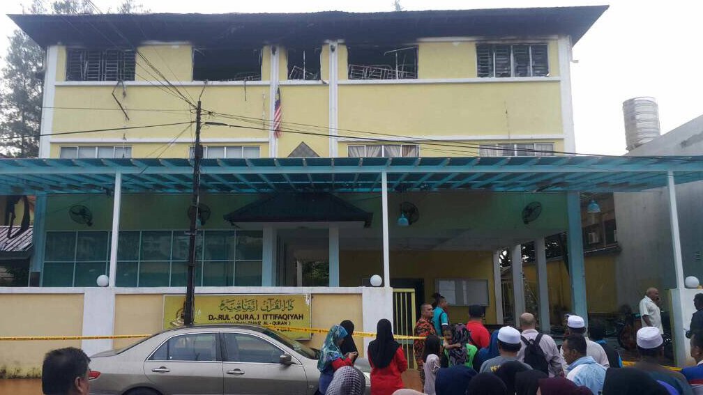 Incendio en escuela deja 25 muertos