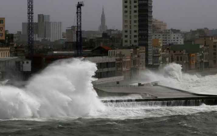 Irma azota Los Cayos y desata toda su furia contra Florida