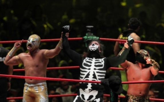 Lucha libre representa la identidad del mexicano, afirma especialista