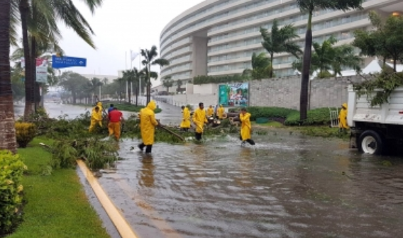 Ojo del huracán Max próximo a tocar tierra en Acapulco, Guerrero