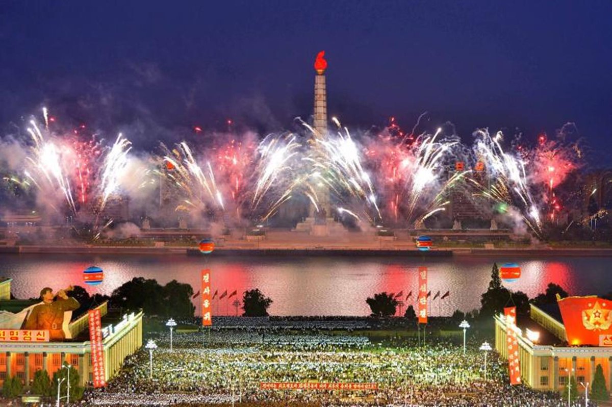Corea del Norte celebra su poder nuclear con fuegos artificiales