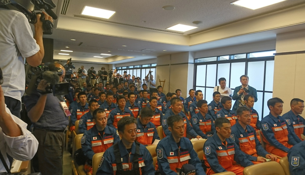 Rescatistas de Japón llegan a la capital mexicana