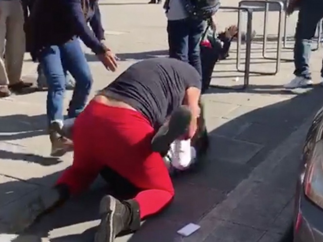 VIDEO: Graban, en vez de separarlas, pelea de mujeres en Metro Hidalgo