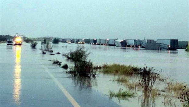 Cierran carretera Monterrey-Nuevo Laredo por inundación