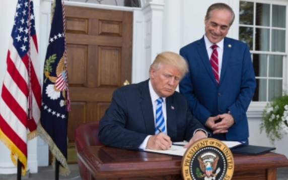 Procurador de California demandará a Trump por eliminación de DACA