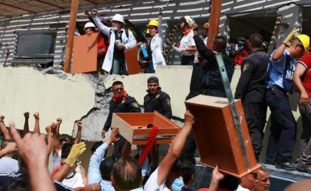 Se complica rescate de niña en Colegio Enrique Rébsamen