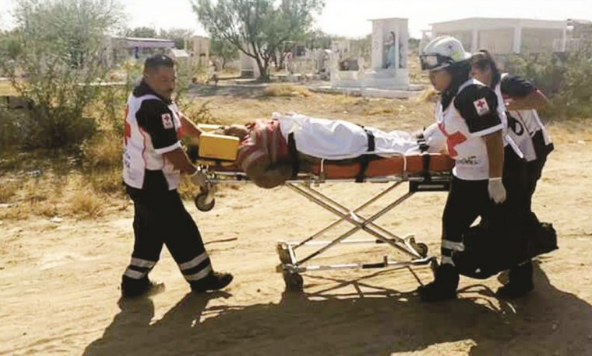 Joven mujer choca moto y se mata en Sabinas