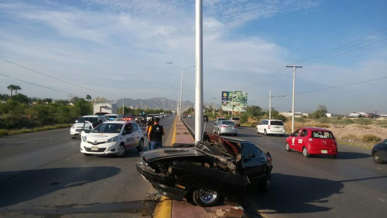 Salva su vida “de milagro” tras aparatoso accidente hoy en la Torreón-San Pedro