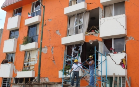 “Les faltó un metro para salir”, dice joven que perdió a su familia