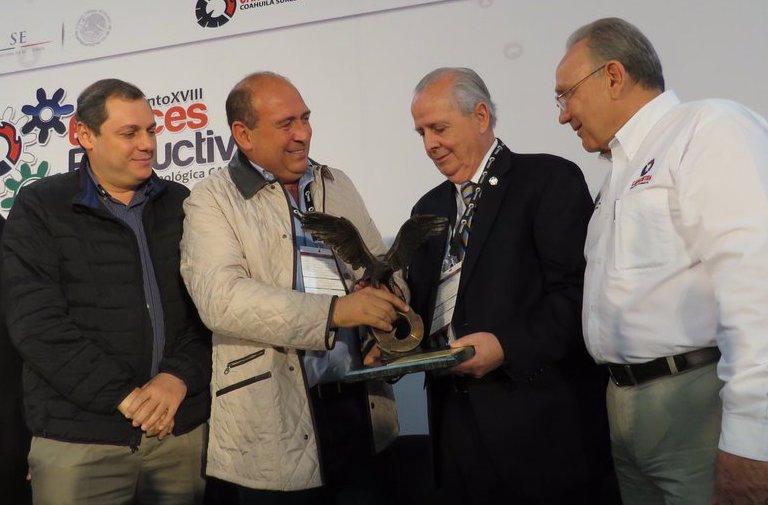 Águila Canacintra para Daniel Calvert