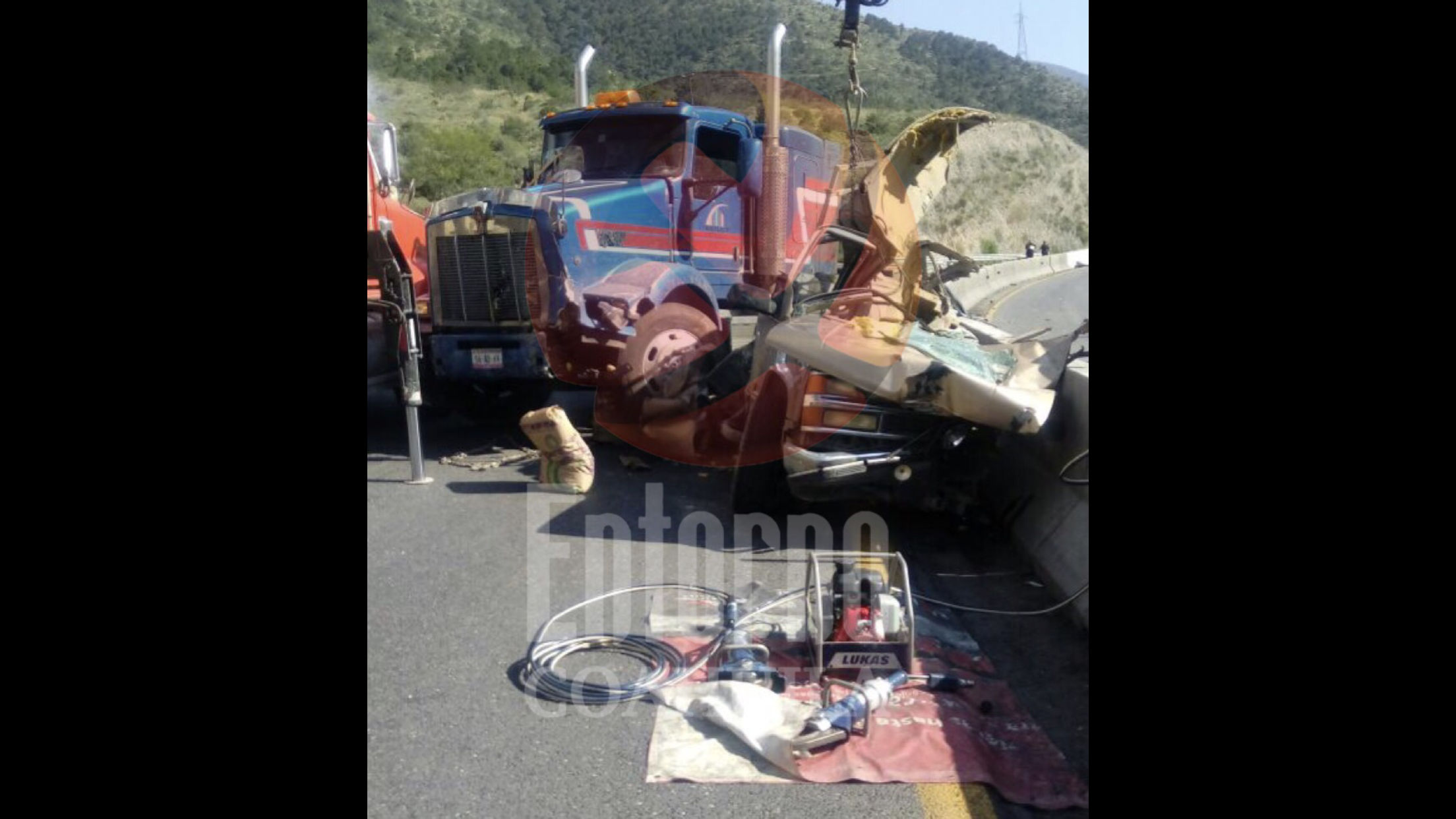 Aplasta trailer a camioneta en <br>Los Chorros y mata a familia