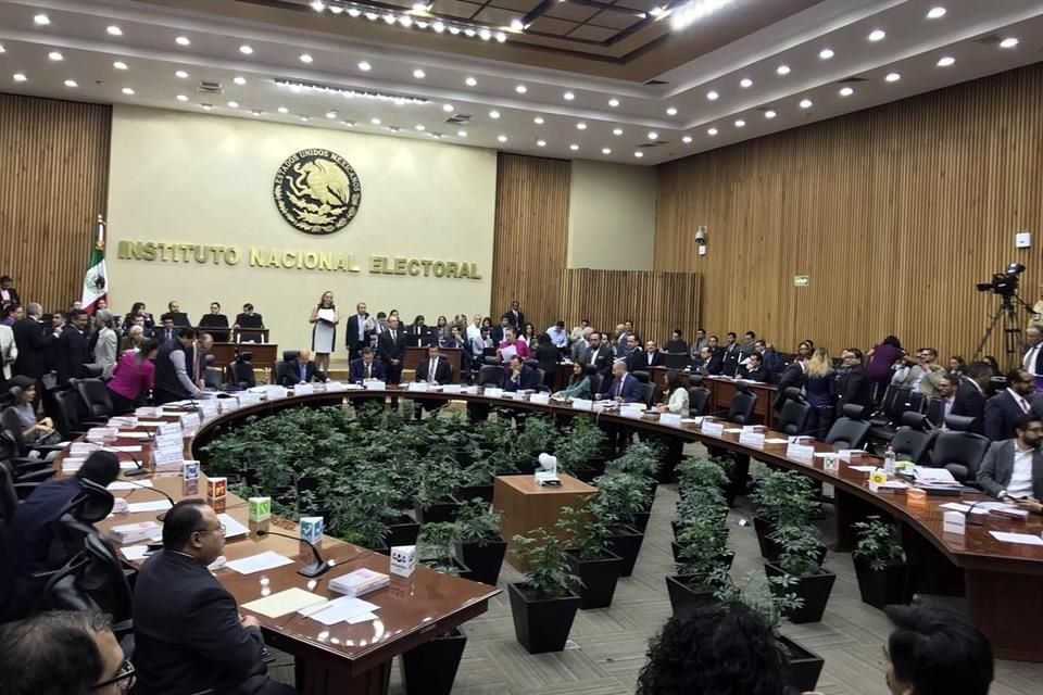 Resta INE 1.7 mdp a Riquelme; <br>se esfumó anulación