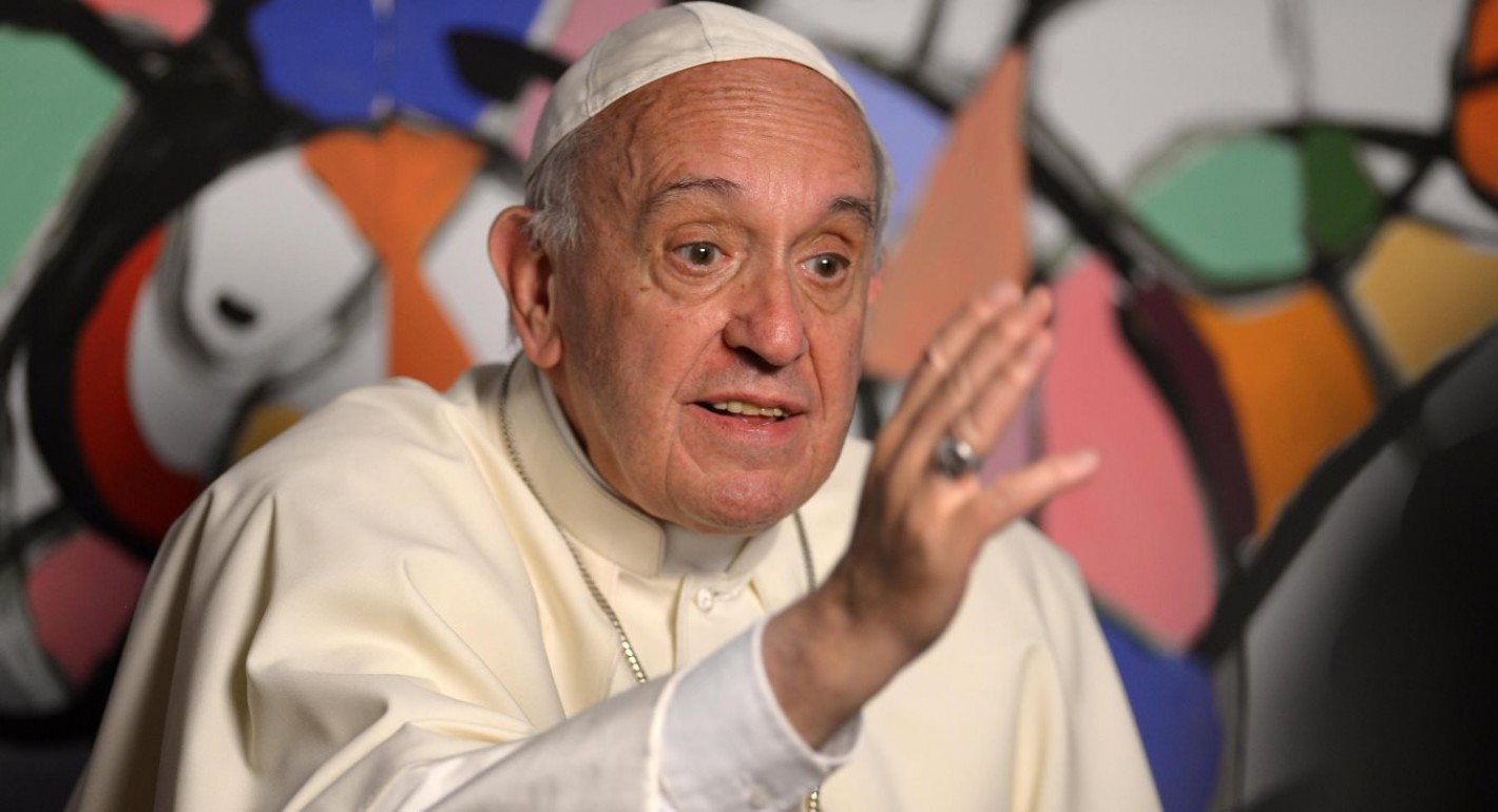 Papa conmovido por muertos y afectados en incendios de California