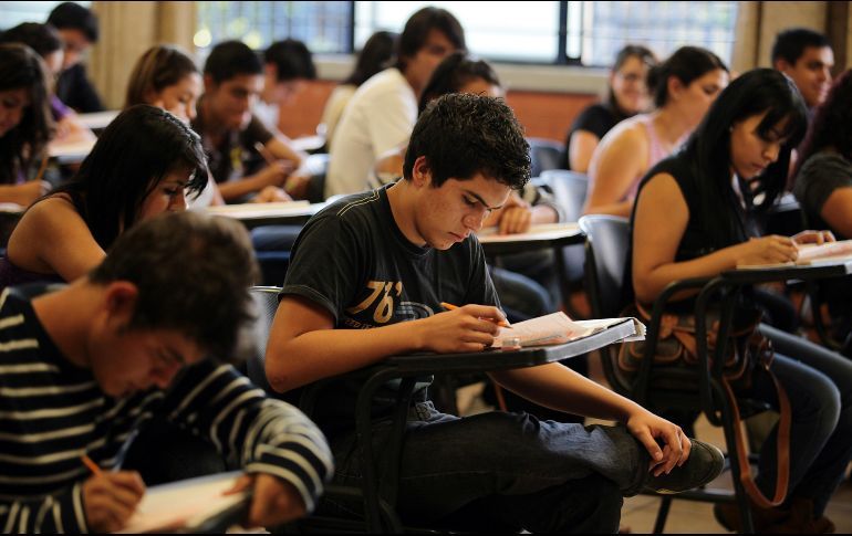 Lanza SEP becas para evitar deserción