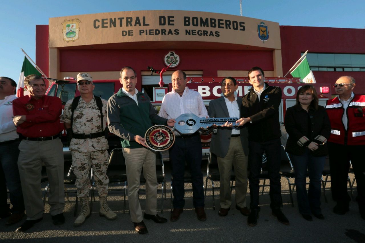 Suma de esfuerzos: Dotan de más equipo a bomberos de Piedras Negras