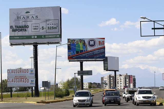 Tras sismo quitarán los espectaculares; alertan riesgo en protección civil