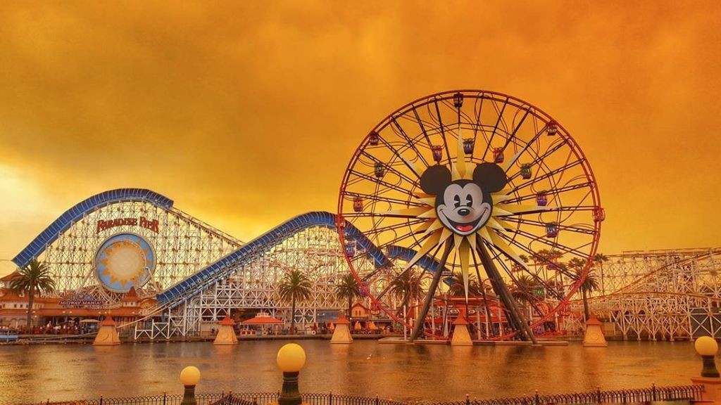El apocalíptico look de Disneyland por incendios en California