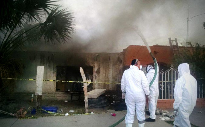 Incineran casa infestada de garrapatas tras muerte de tres miembros de una familia