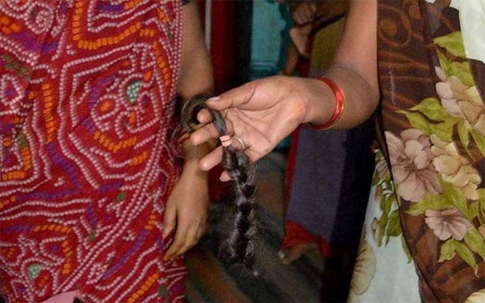 Pánico en India por bandas que cortan pelo a mujeres