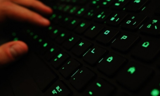 Manejo adecuado de redes sociales puede evitar el ciberbullying