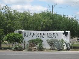 Aseguran a 11 ilegales en una casa de Eagle Pass