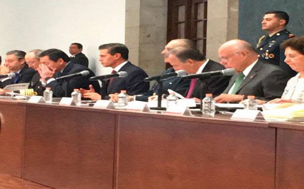 Peña Nieto se reúne con periodistas en Los Pinos