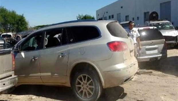 Abandonan vehículos con cartuchos y ‘ponchallantas’