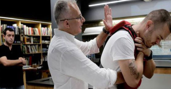 Cómo auxiliar a una persona por atragantamiento