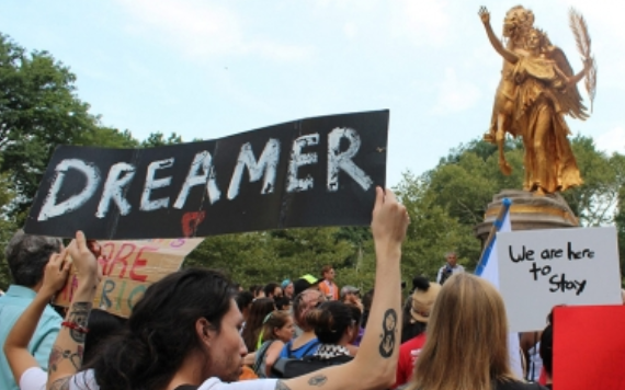 Piden en California restablecer programa para jóvenes “dreamers”