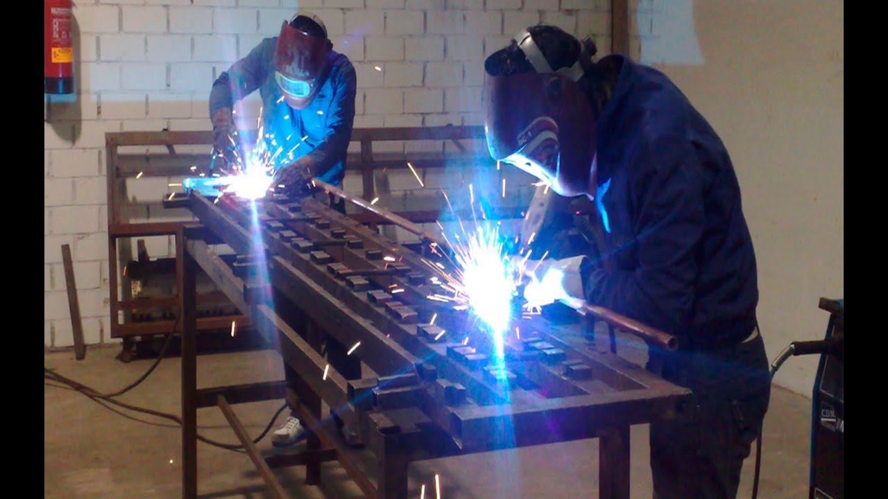 Cinco de cada mil mexicanos son herreros, balconeros y aluminadores: INEGI