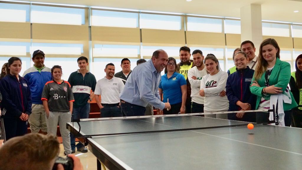 Convive gobernador con estudiantes de universidades politécnicas