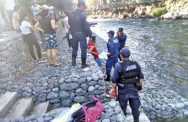 Joven madre muere al intentar salvar a su hijo de 6 años