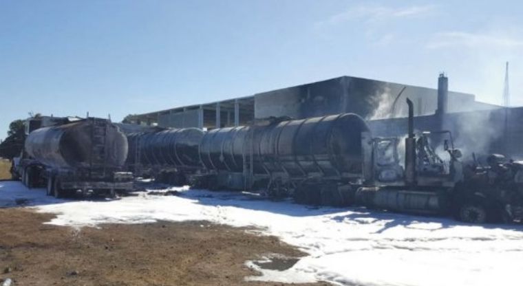 Cuatro pipas se incendian en Madero, Tamaulipas