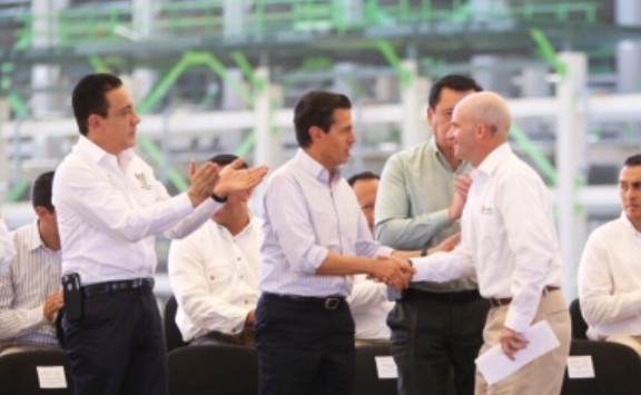 Anuncia Peña Nieto descubrimiento de pozo petrolero en Veracruz