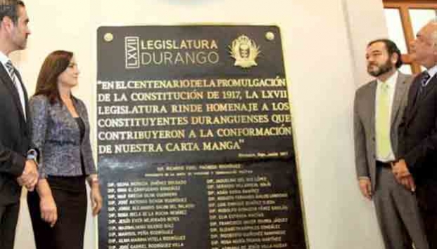 Se burlan de diputados de Durango por error en placa